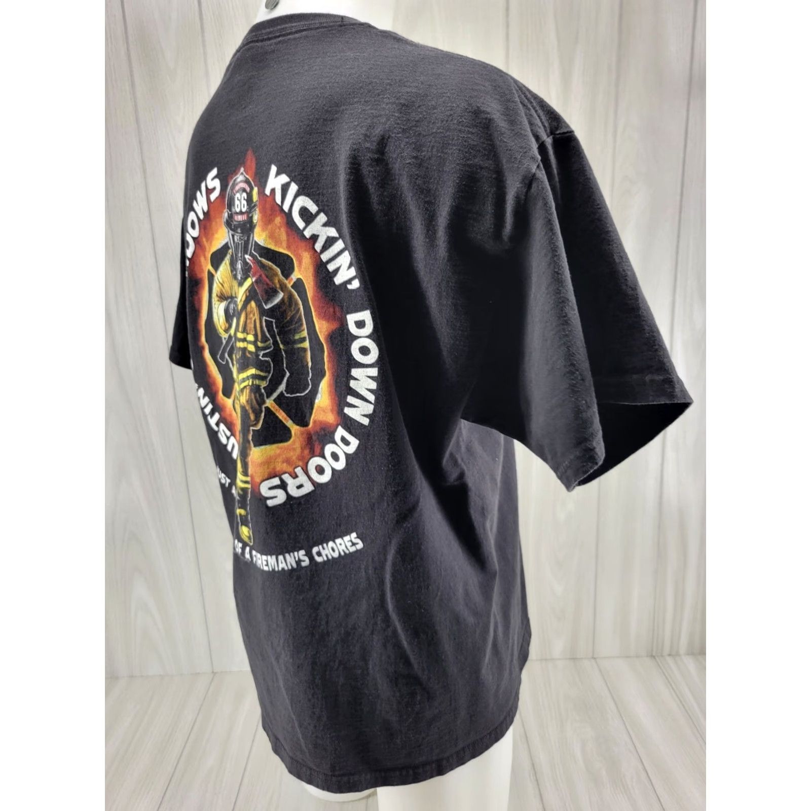 Hanes Firefighter Shirt Men's XL Hanes T-Shirt Fire Rescue Logo Graphic Print Short Sleeve Black Knit Cotton Crew Neck China 2000s 2000-2009 Vintage: No Size US XL / EU 56 / 4 - 7 Thumbnail