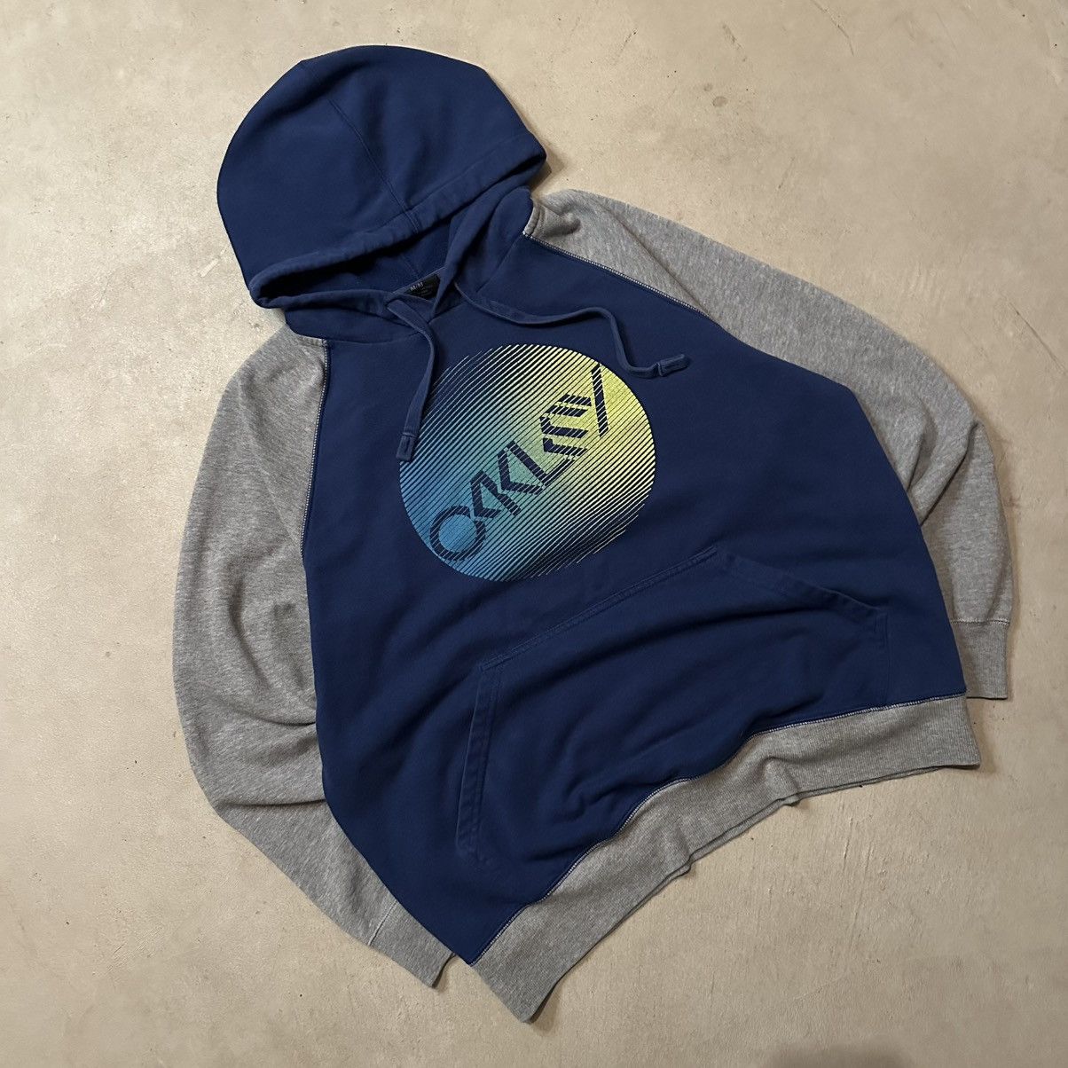 Oakley Navy Blue & Grey Oakley Logo Hoodie Sweatshirt Size M Size US M / EU 48-50 / 2 - 1 Thumbnail