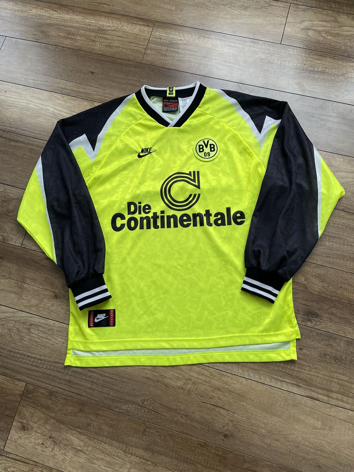 Nike 1995/1996 Nike Borussia Dortmund Vintage Soccer Jersey Tee Size US XL / EU 56 / 4 - 2 Thumbnail