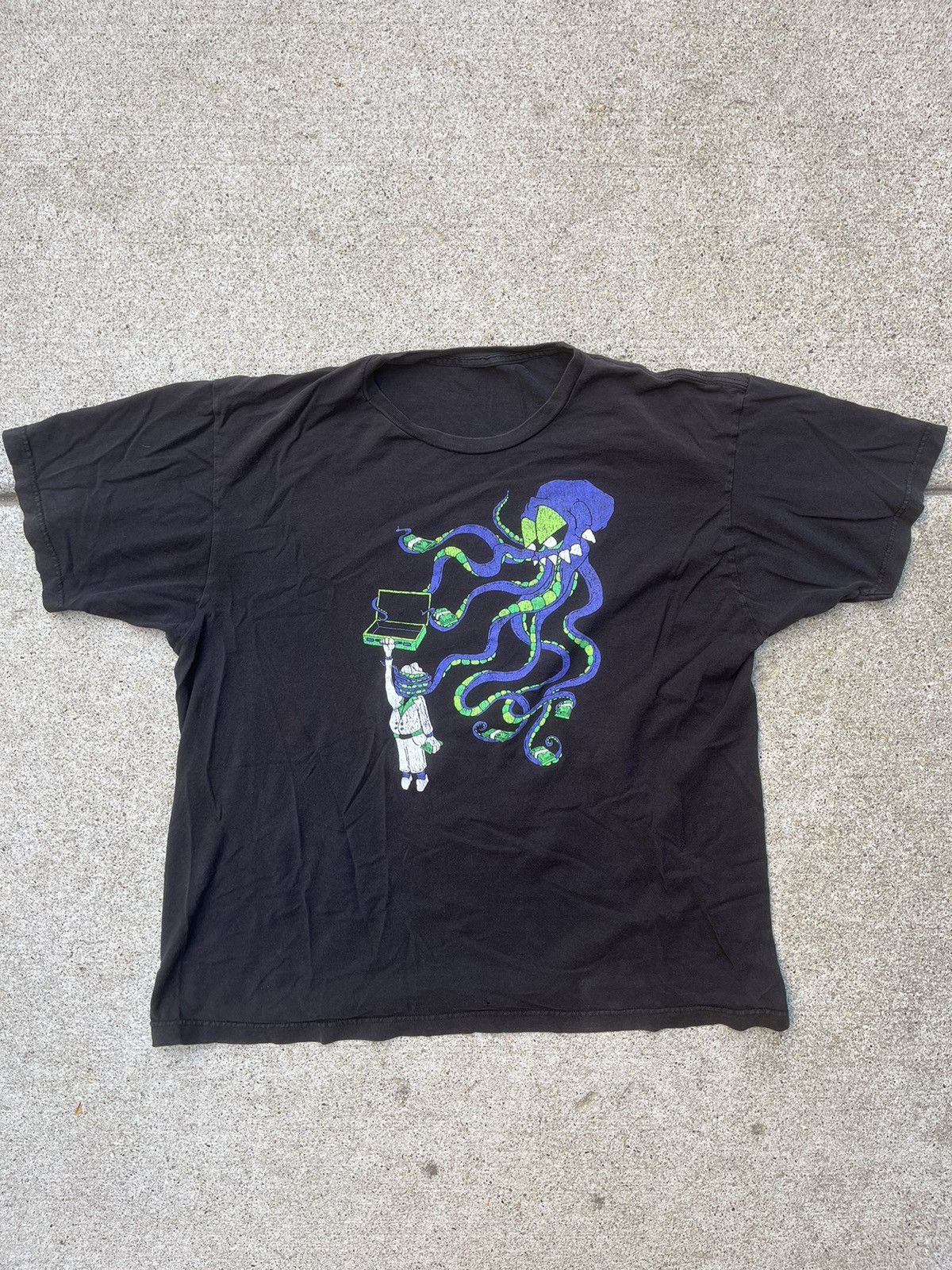 Niche Crazy Vintage Future Money Octopus Banksy Style Graphic Tee Size US L / EU 52-54 / 3 - 1 Thumbnail