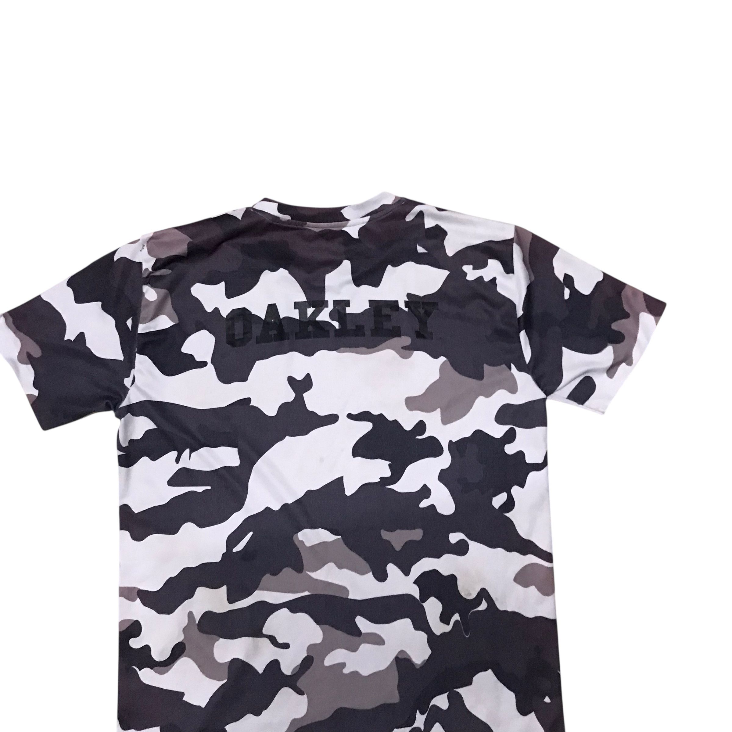 Oakley Vintage Oakley Camo Tshirt Size US M / EU 48-50 / 2 - 2 Thumbnail