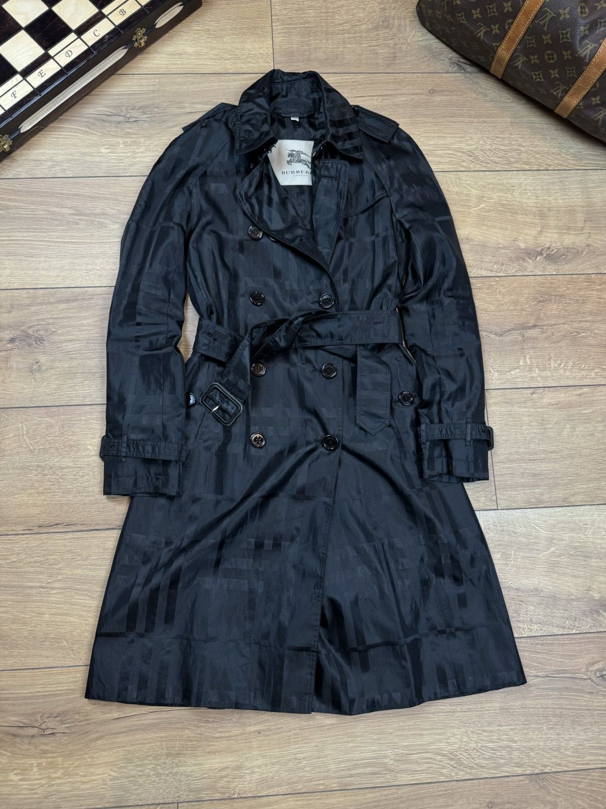 Burberry Vintage trench coat Burberry original luxury streetwear item Size XS / US 0-2 / IT 36-38 - 1 Thumbnail