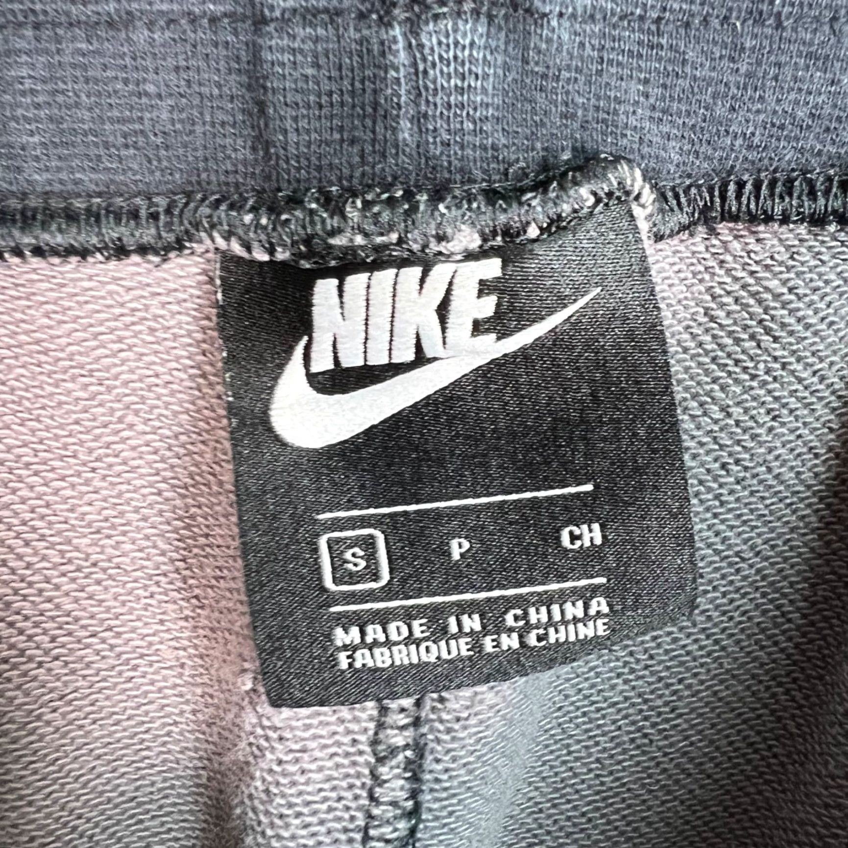 Nike Nike Womens Shorts Size Small Dark Gray Tie-Dye Athletic Gym Running Size 28" / US 6 / IT 42 - 3 Thumbnail