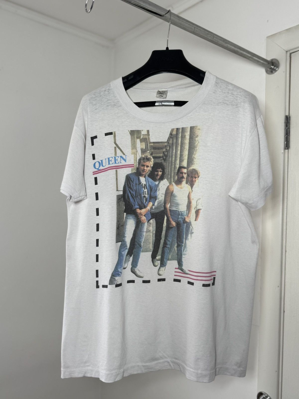 Band Tees Vintage 1980s QUEEN Promo Band Tee Single Stitch Size US L / EU 52-54 / 3 - 1 Thumbnail