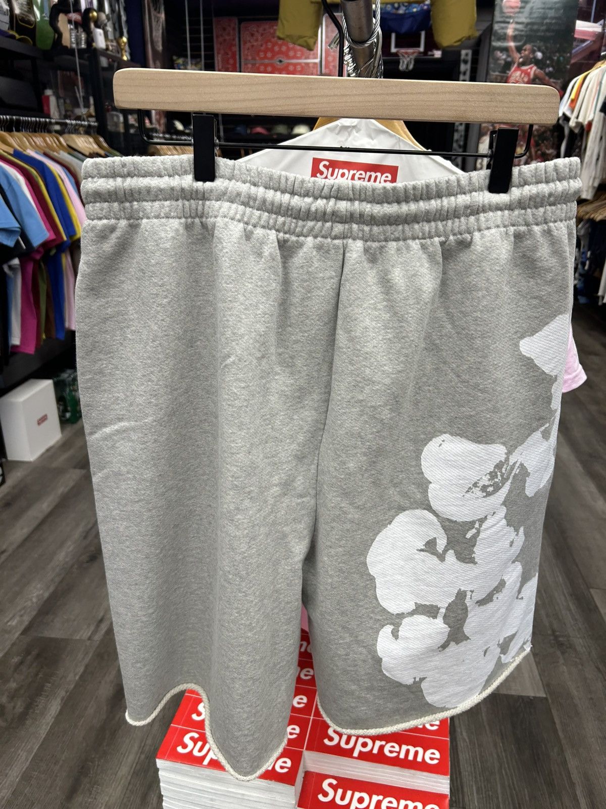 DENIM TEARS Biggie Cotton Wreath Sweat Shorts Grey Size US 34 / EU 50 - 2 Thumbnail