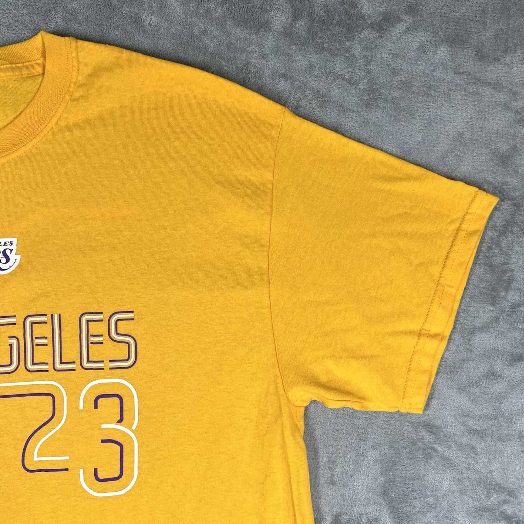 Gildan Gildan T-Shirt Large Los Angeles Lakers LeBron James Yellow Heavy Cotton Men's Size US L / EU 52-54 / 3 - 5 Thumbnail