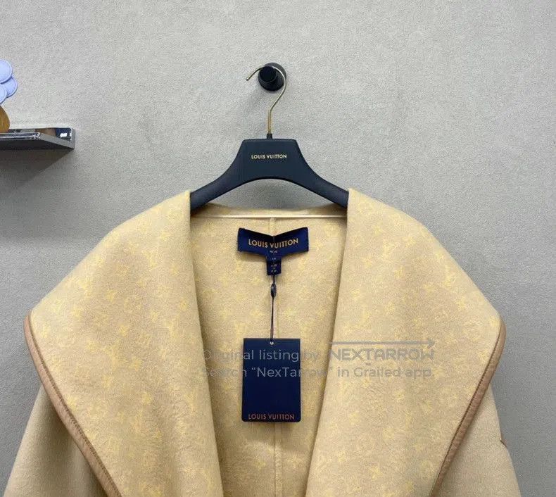 Louis Vuitton LV Camel Monogram Print Coat. Size US XXS / EU 40 - 4 Thumbnail