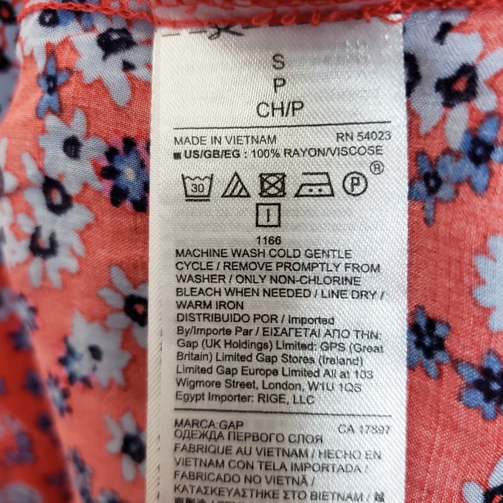 Gap Gap Blouse Shirt Womens Small Red Floral Long Sleeve V-Neck Rayon Shirt Red Floral Long Sleeve Gap Womens Small Size S / US 4 / IT 40 - 5 Thumbnail