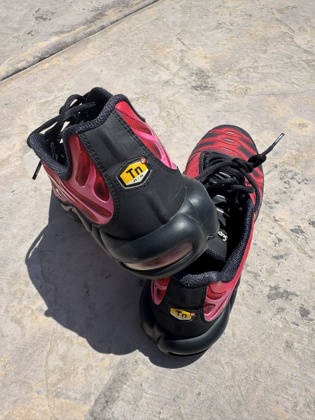 Nike × Supreme Nike Air Max Plus Supreme University Red Size US 10.5 / EU 43-44 - 5 Thumbnail