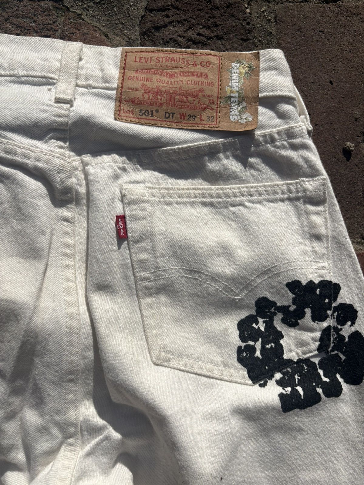 DENIM TEARS RARE Denim Tears White Cotton Wreath Levi’s Jeans Size 29 Size US 29 - 7 Thumbnail