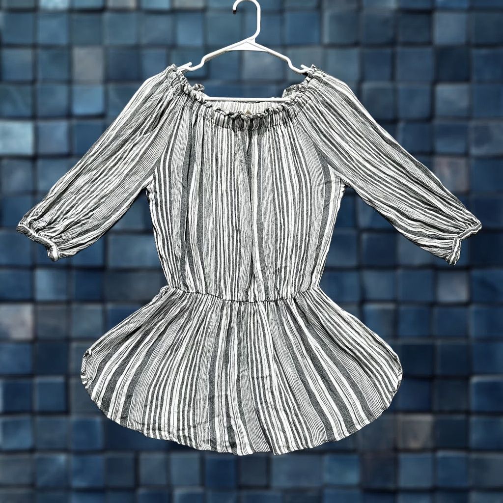 Forever 21 FOREVER 21 Off The Shoulder Dress Women Small Gray White Striped Rayon Short Size 28" / US 6 / IT 42 - 1 Thumbnail