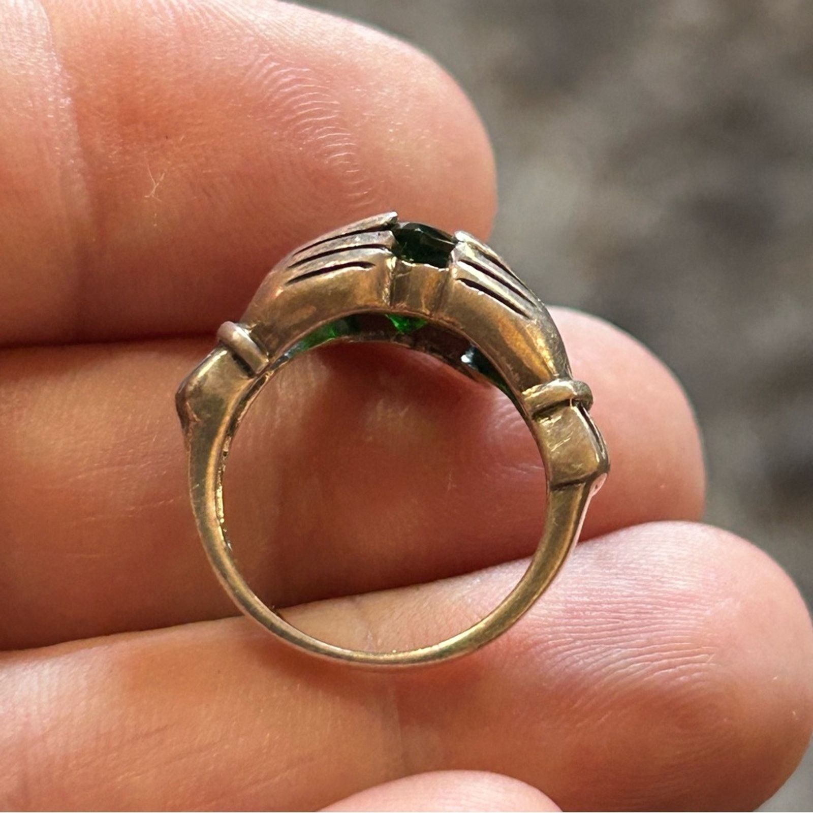 Vintage Vintage Irish green grossular garnet sterling claddagh ring Size ONE SIZE - 8 Thumbnail