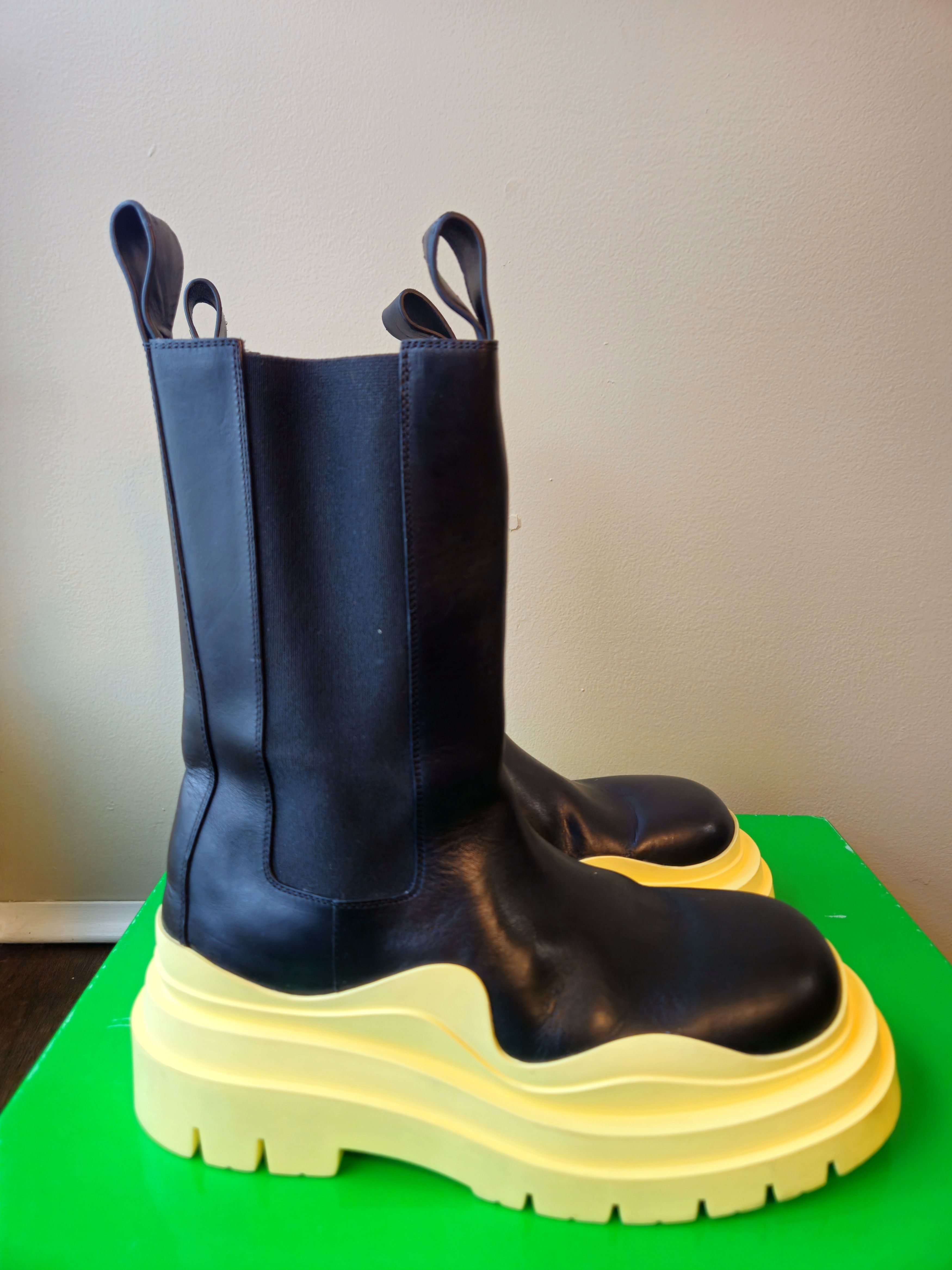 Bottega Veneta Bottega Veneta Women's Tire Size 9.5 Leather Chelsea Boots Size US 9.5 / IT 39.5 - 4 Thumbnail