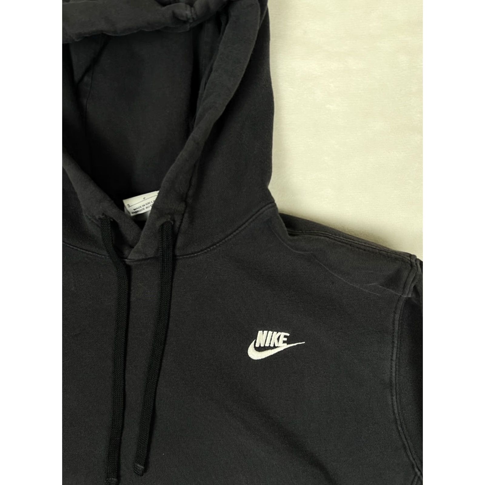 Nike VINTAGE Nike Black Hoodie Sweatshirt Pullover S Long Sleeve Embroidered Swoosh Fade Crew Neck Hooded Pockets 90s Sports Men Size US S / EU 44-46 / 1 - 2 Thumbnail