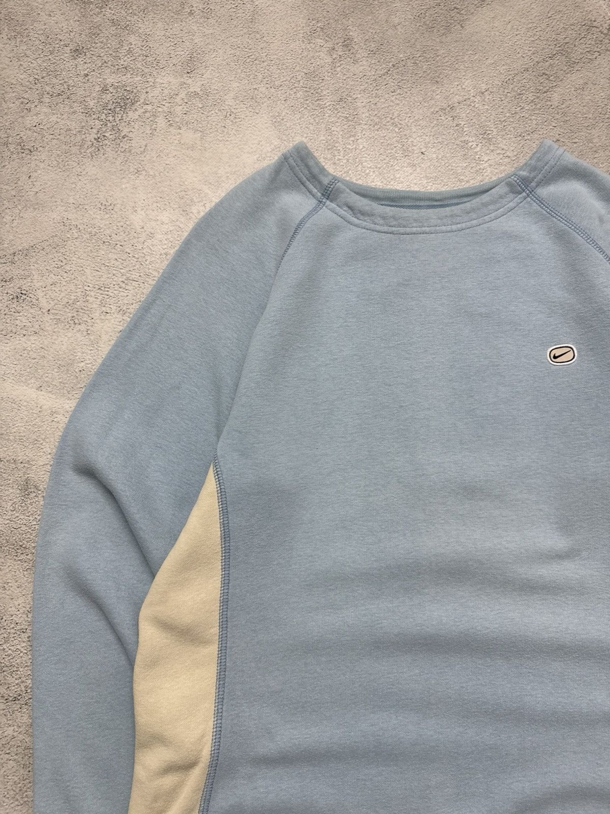 Nike Vintage Y2K Nike Mini Swoosh Sweatshirt 00’s Size US L / EU 52-54 / 3 - 6 Thumbnail