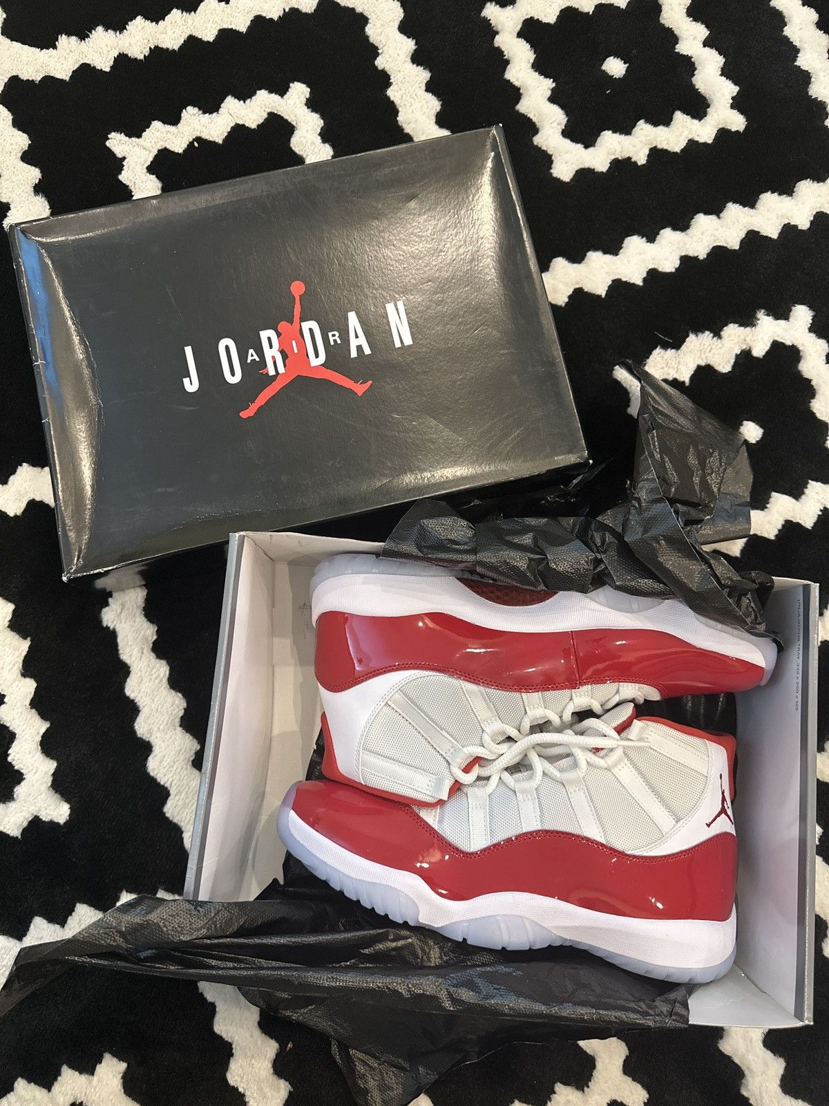 Jordan Brand Air Jordan 1 Retro (cherry) Size US 11 / EU 44 - 4 Thumbnail