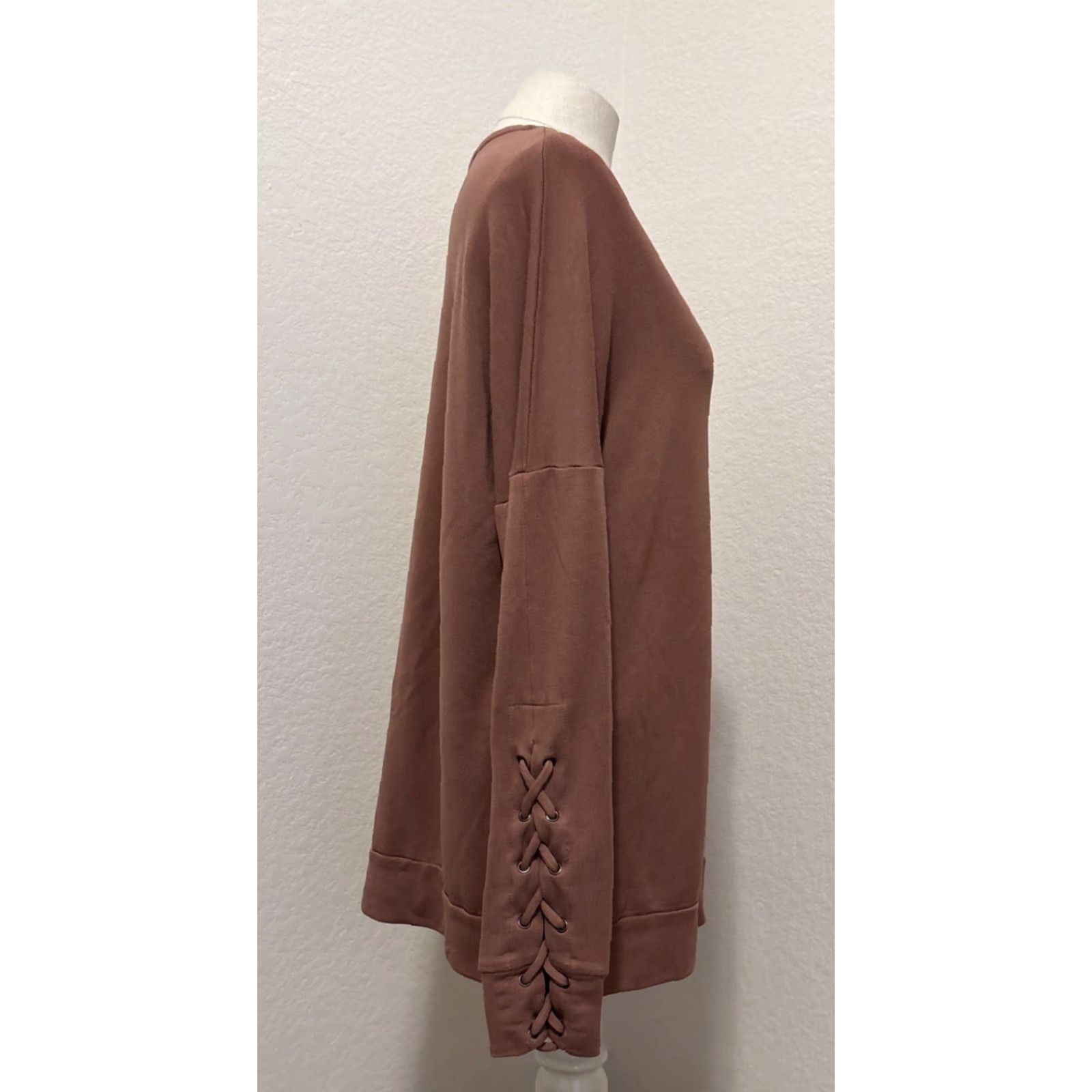Vintage Wishlist Shirt Womens Small Light Brown Crew Neck Knit Top Long Sleeve Pullover 21-21.5" pit 27" length Casual 2012 Size S / US 4 / IT 40 - 4 Thumbnail