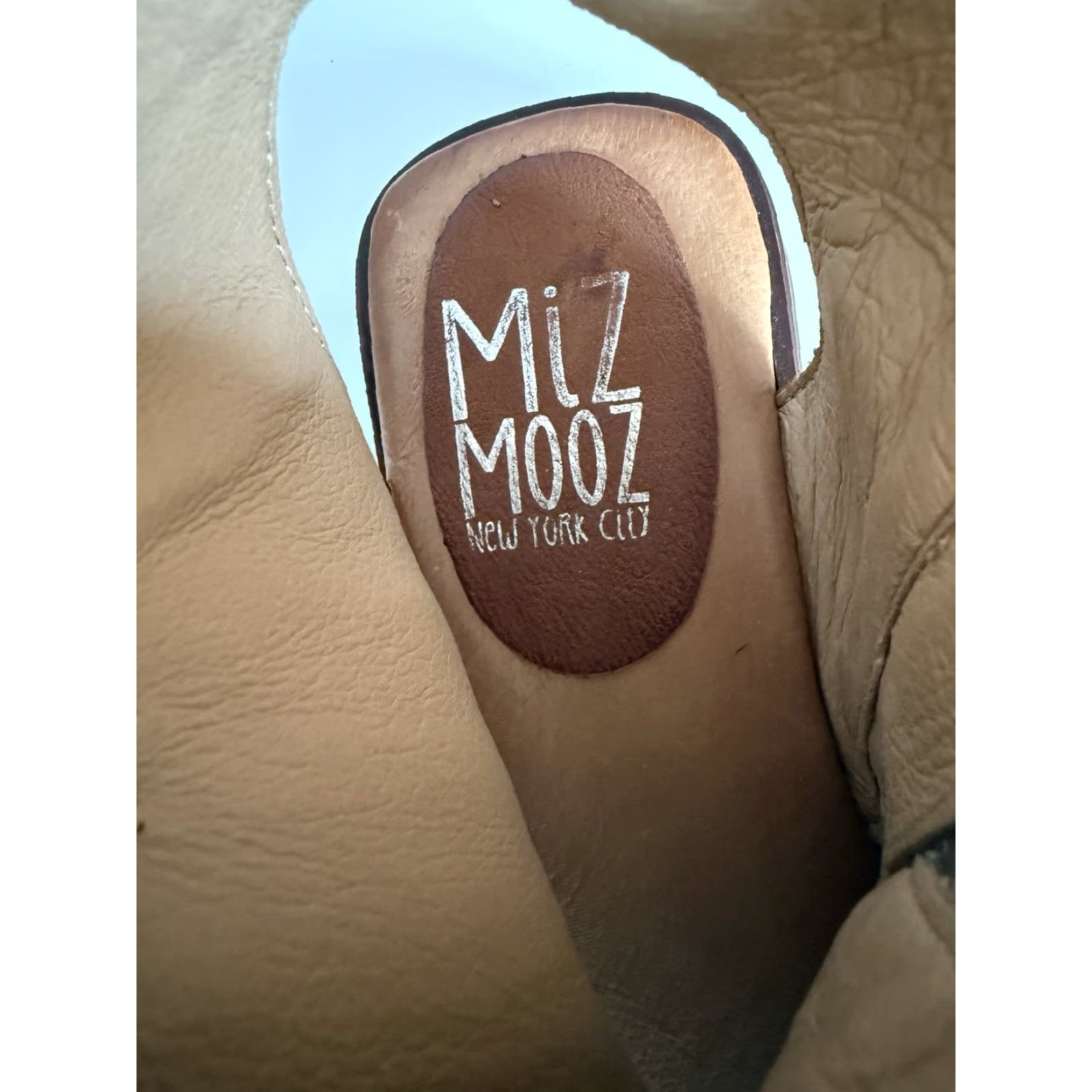 Vintage VINTAGE Miz Mooz Goddess Side Zip Leather Sandals Brown 40 Open Toe Gladiator Women Sandal, Size 9 US, Leather Upper, Brown, 3/4" Heel, Gold-Trim? Size US 10 / IT 40 - 6 Thumbnail