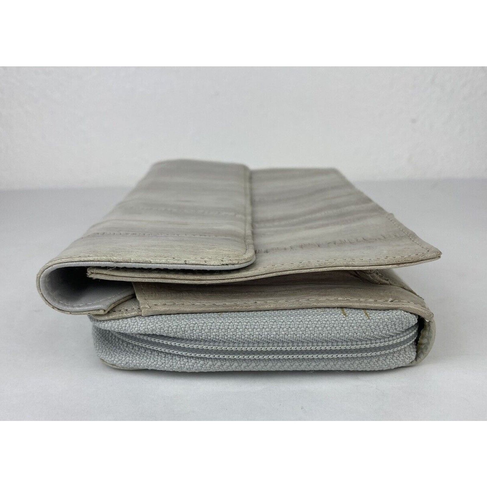 Other VTG Lee Sands Grey Eel Skin Leather Zip Clutch Wallet Strap Size ONE SIZE - 5 Thumbnail