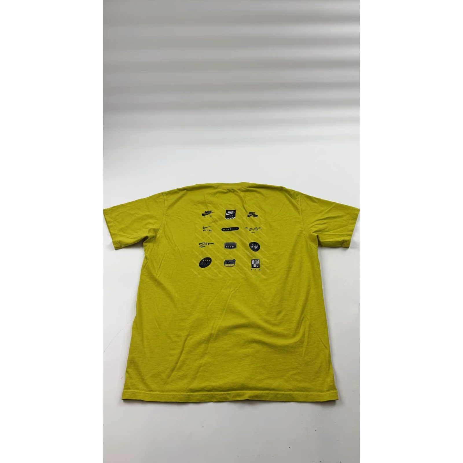 Nike Nike Shirt Mens Large Volt Yellow The Nike Tee Air Patch Back Graphic HJ076-718 Size US L / EU 52-54 / 3 - 6 Thumbnail