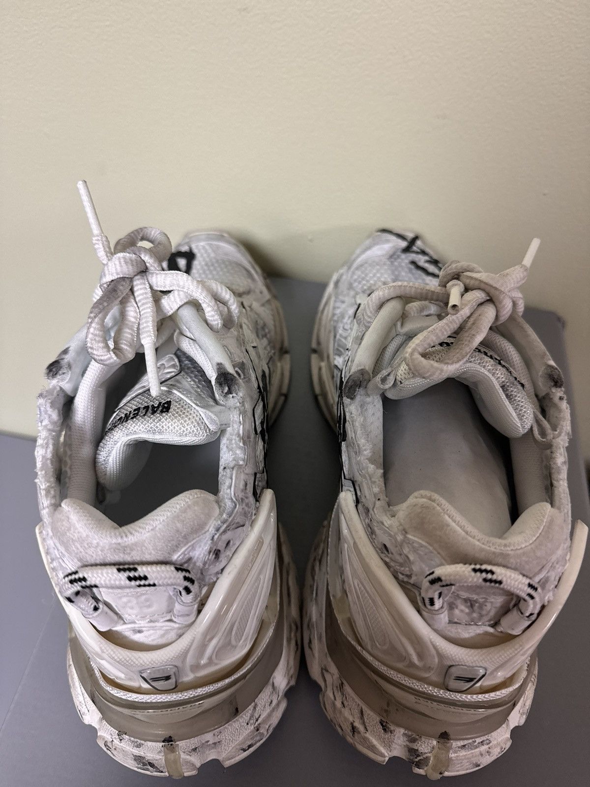 Balenciaga Balenciaga White Graffiti Runner 39 Size US 6 / EU 39 - 6 Thumbnail