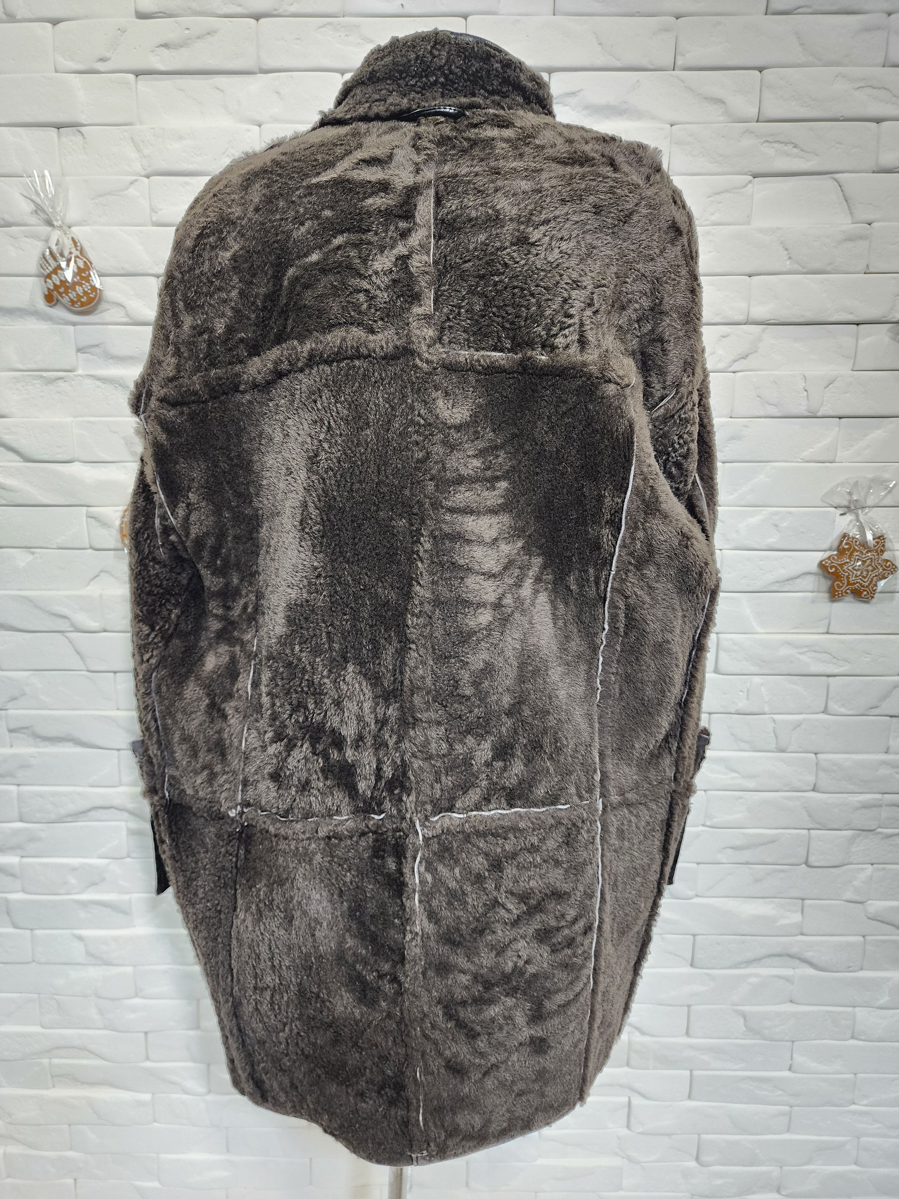 Uniqlo Men's Gray Sheepskin Coat: Genuine Fur, Zippered Size US L / EU 52-54 / 3 - 8 Thumbnail