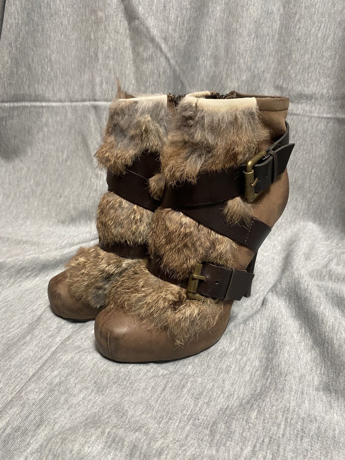 ASH High heels in genuine leather and furr bondage with buckles Size US 5 / IT 35 - 6 Thumbnail