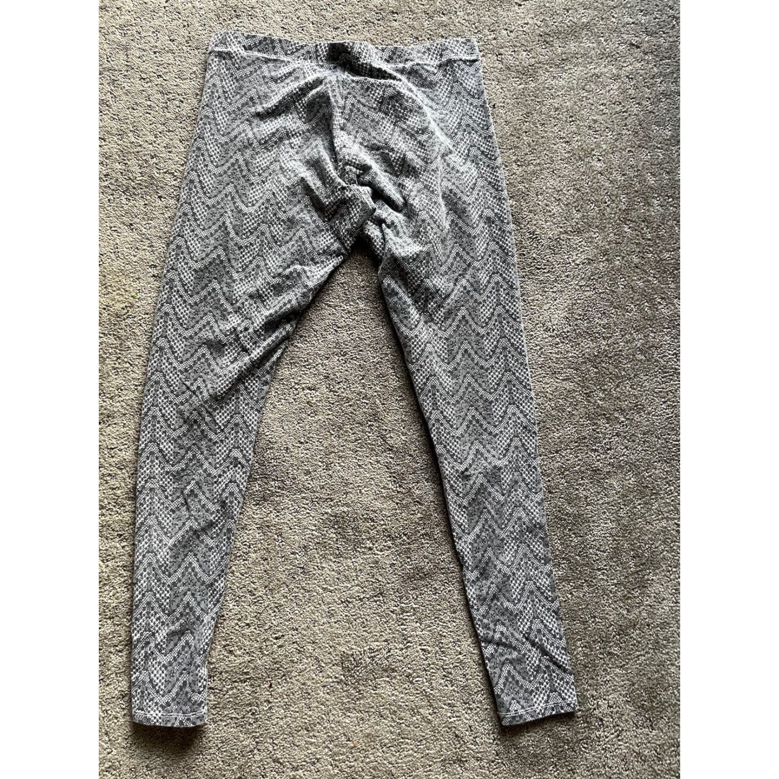 Victoria's Secret Victoria's Secret Leggings Allover Print Gym XS Gray Size 26" / US 2 / IT 38 - 3 Thumbnail