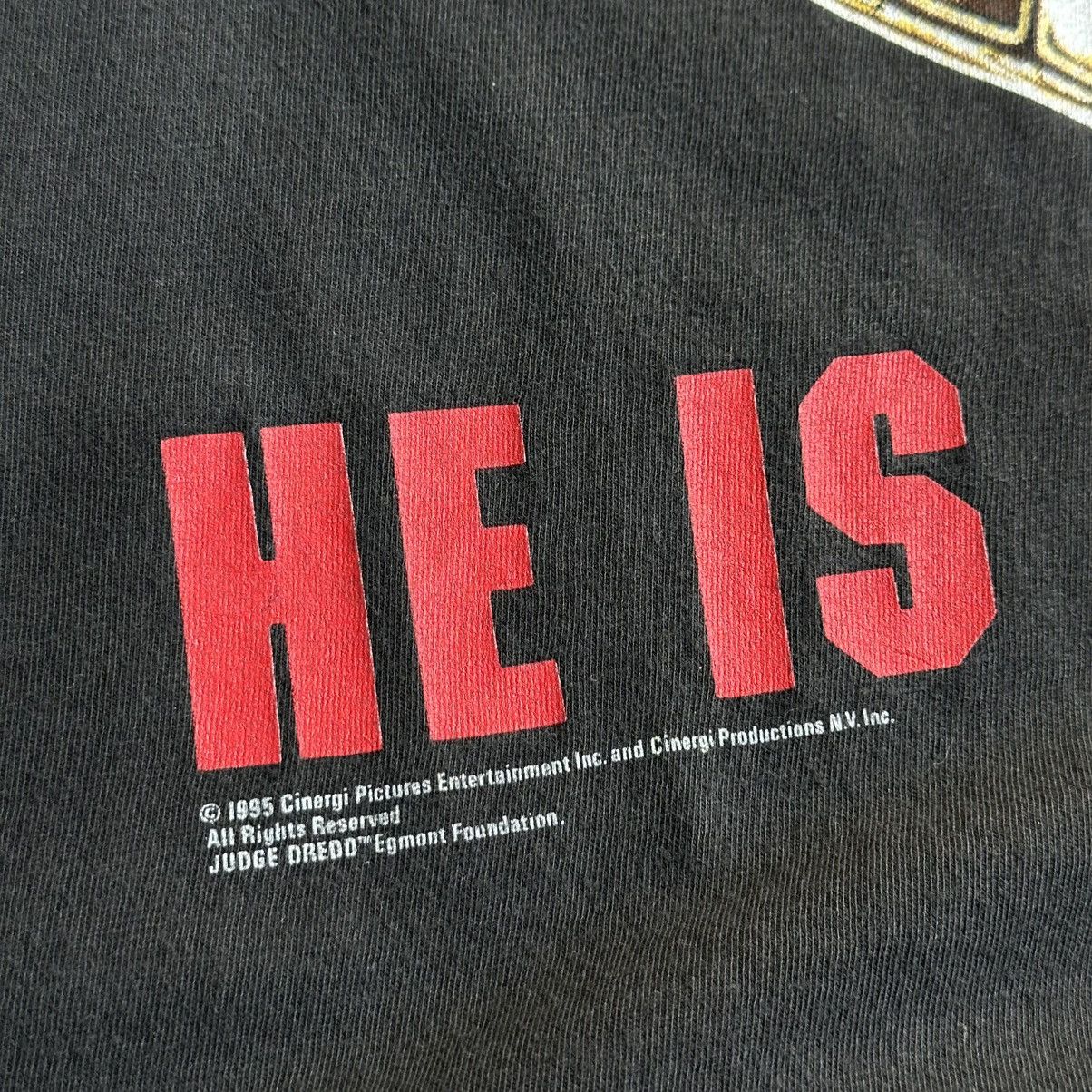 Vintage Vintage 1995 Judge Dredd “He is the Law!” Movie Promo Tee Size US XL / EU 56 / 4 - 3 Thumbnail