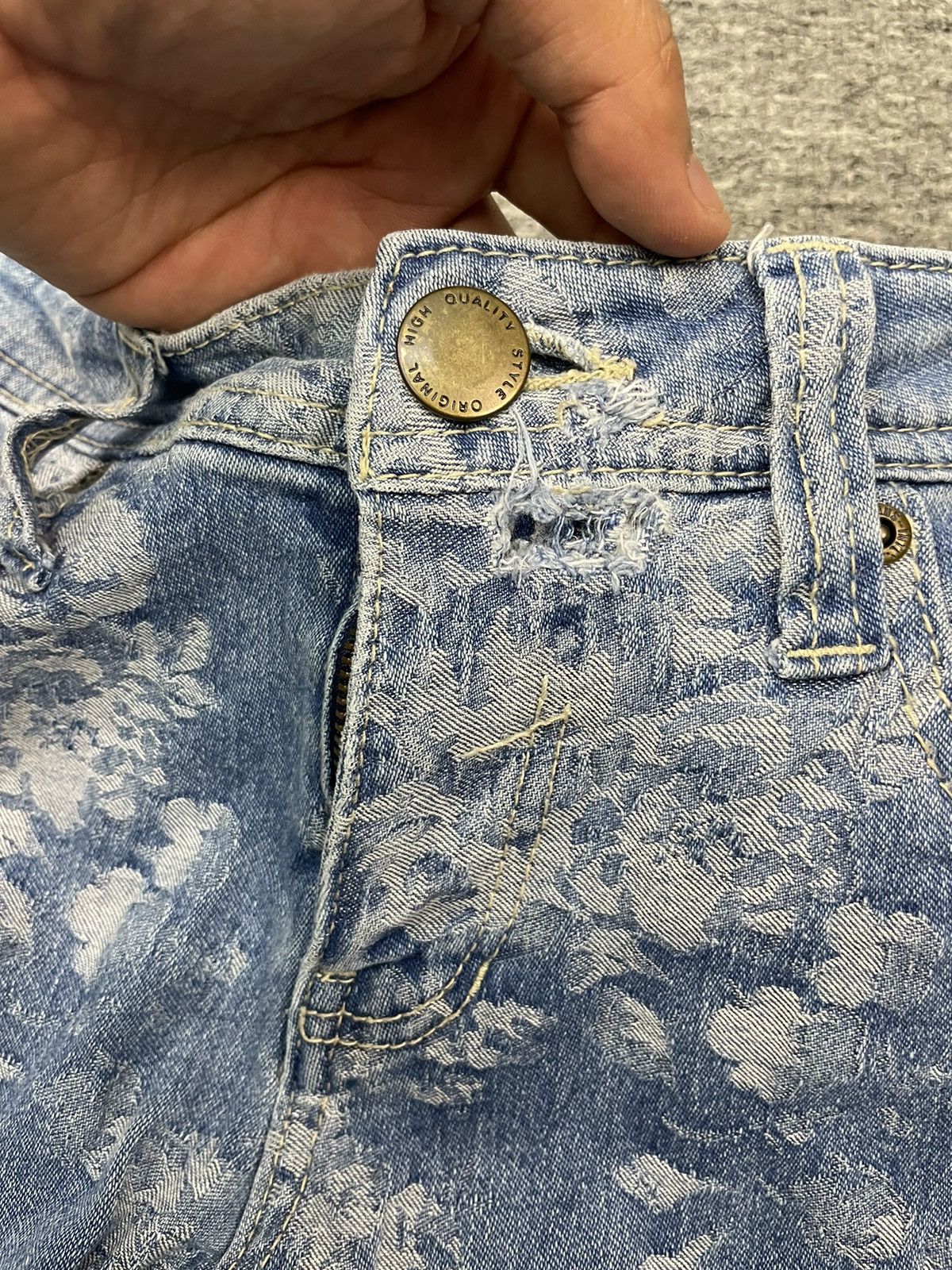 Japanese Brand Vintage Japanese Brand Floral Pattern Rose Jean Skinny Fit Size 30" / US 8 / IT 44 - 6 Thumbnail