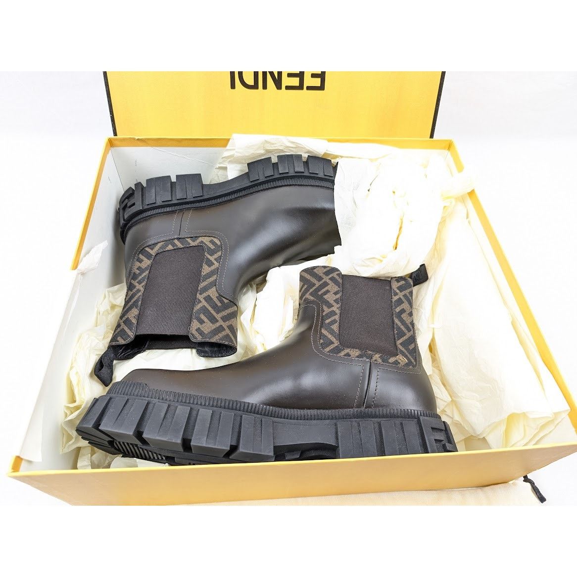 Fendi o1rshd1 Men's Fabric Calf Leather Boots in Black/Dark Brown Size US 11 / EU 44 - 22 Thumbnail