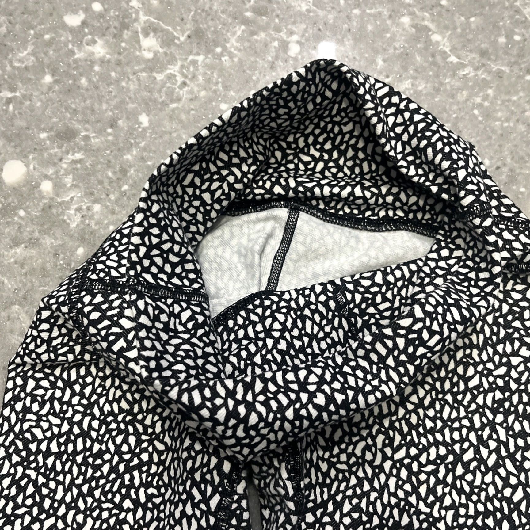 Lululemon Lululemon Wunder Under Pant Hi-Rise Miss Mosaic Black White 4 Multicolor Full On Luon Knit Size 27" / US 4 / IT 40 - 6 Thumbnail
