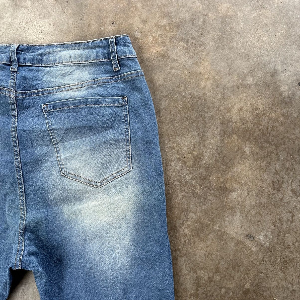 Japanese Brand Vintage Japanese Distressed Faded Slim Fit Denim Jean Pant Size US 36 / EU 52 - 14 Thumbnail