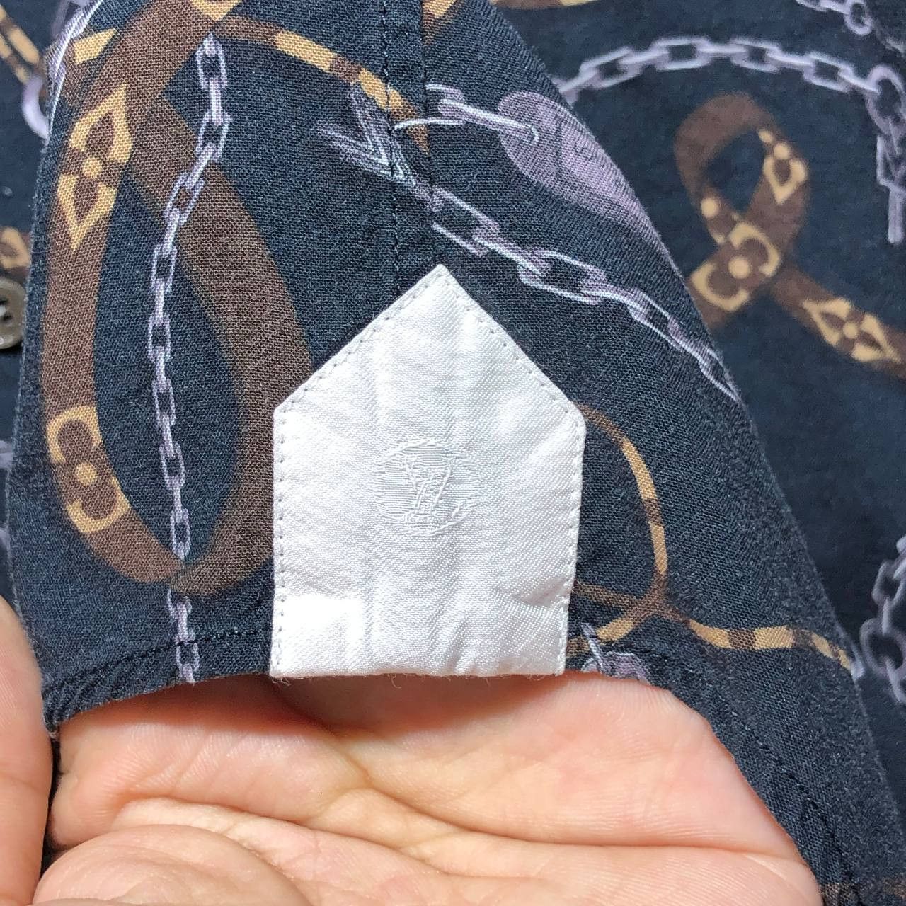 Louis Vuitton Louis Vuitton Chain Silk Button Down L/S Size US L / EU 52-54 / 3 - 7 Thumbnail
