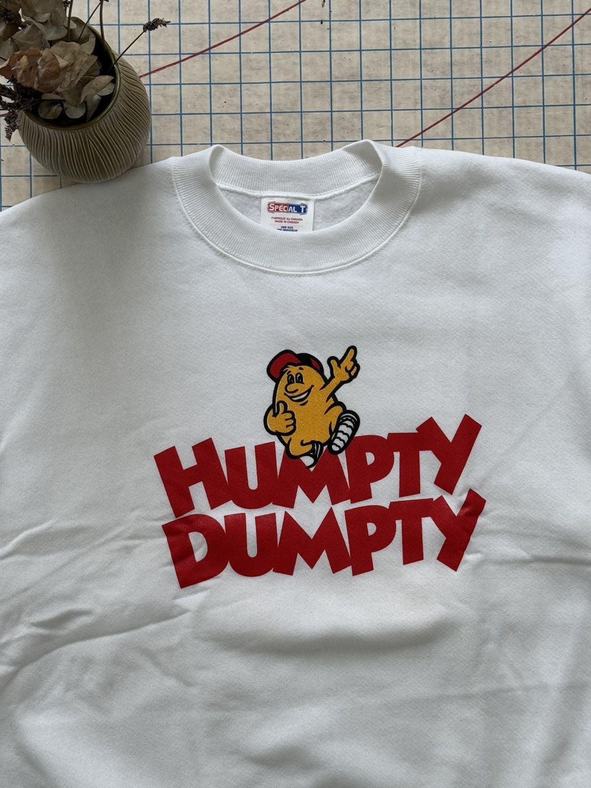 Other × Vintage Vintage Humpty Dumpty Crewneck Sweater White Fits Mens XL Size US XL / EU 56 / 4 - 4 Thumbnail