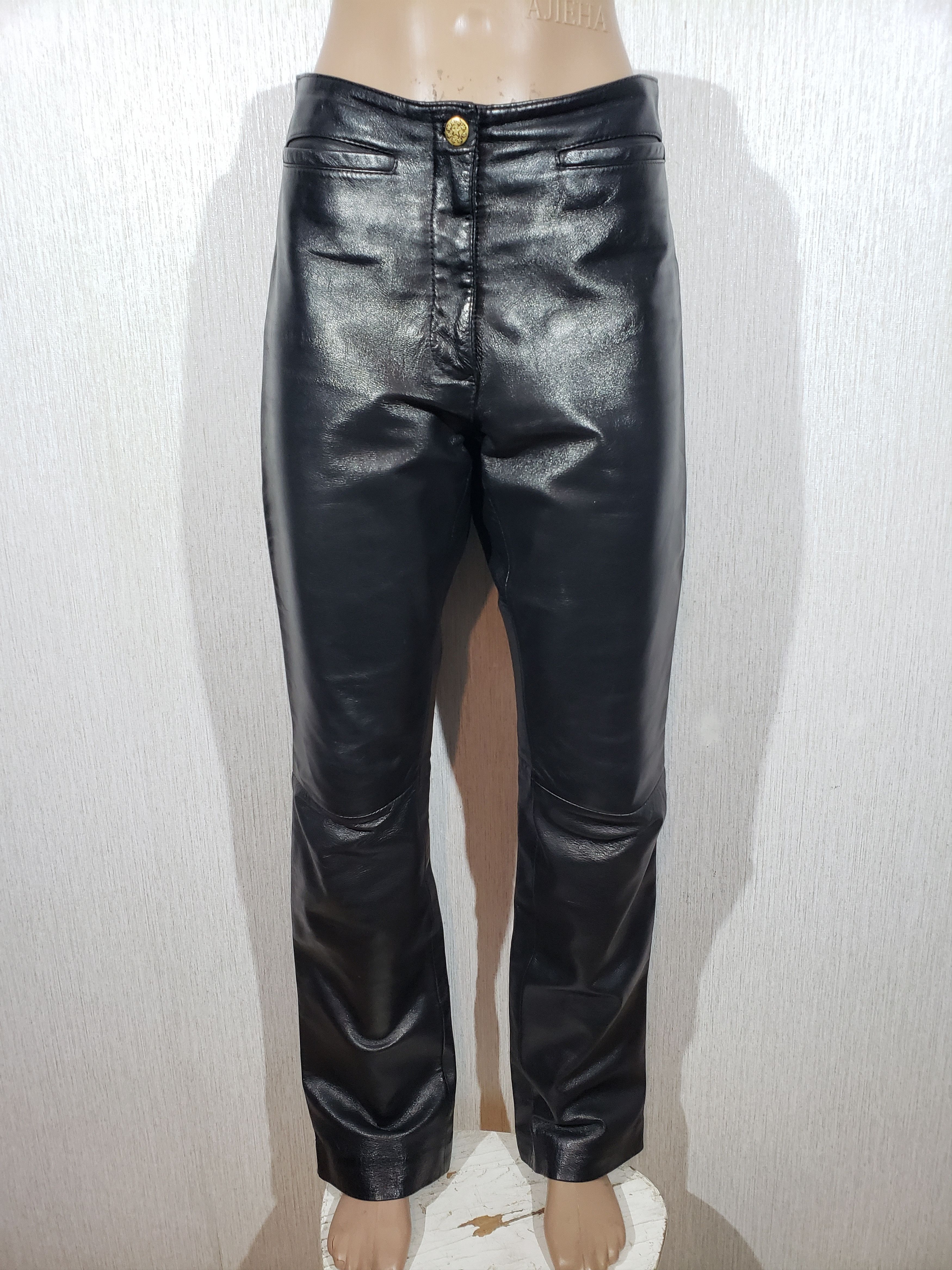 Genuine Leather Women's pants made of genuine leather. Size 34" / US 12 / IT 48 - 1 Thumbnail