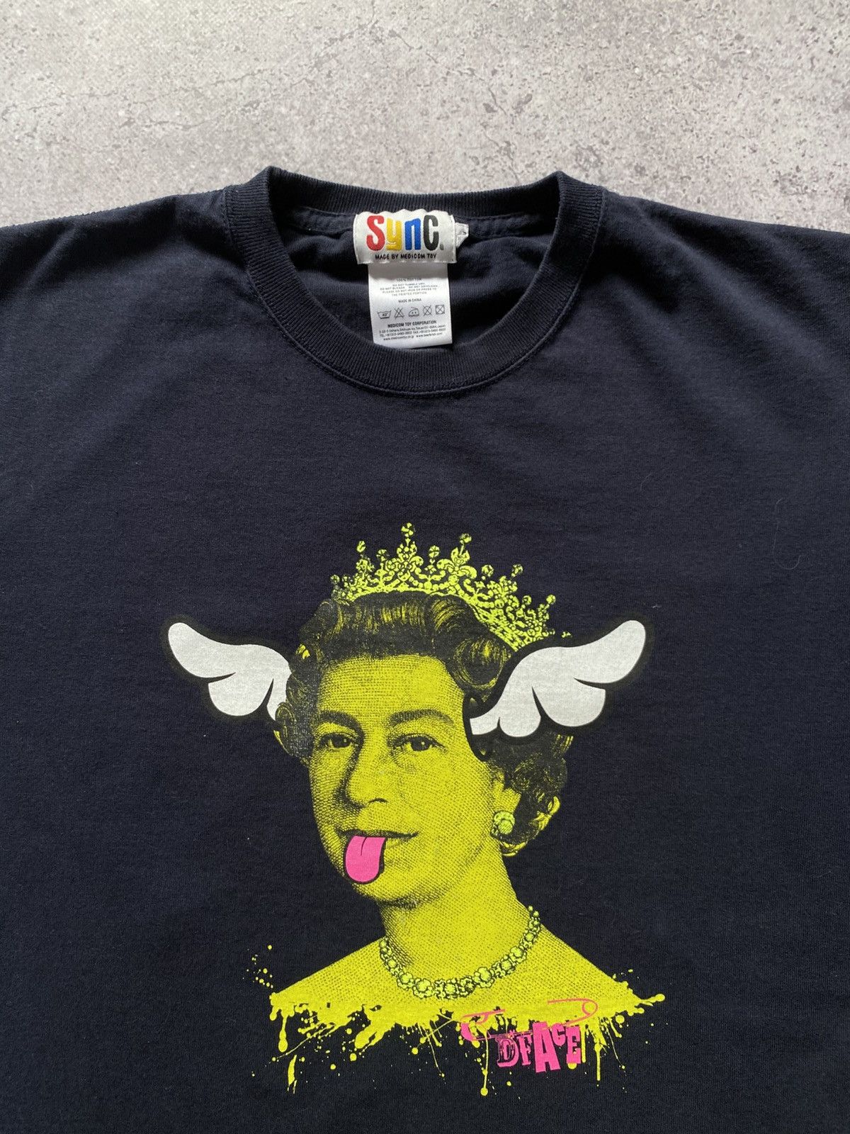Medicom Toy Vintage SYNC Medicom Toy "DOG SAVE THE QUEEN" T-Shirt DFace Size US L / EU 52-54 / 3 - 2 Thumbnail