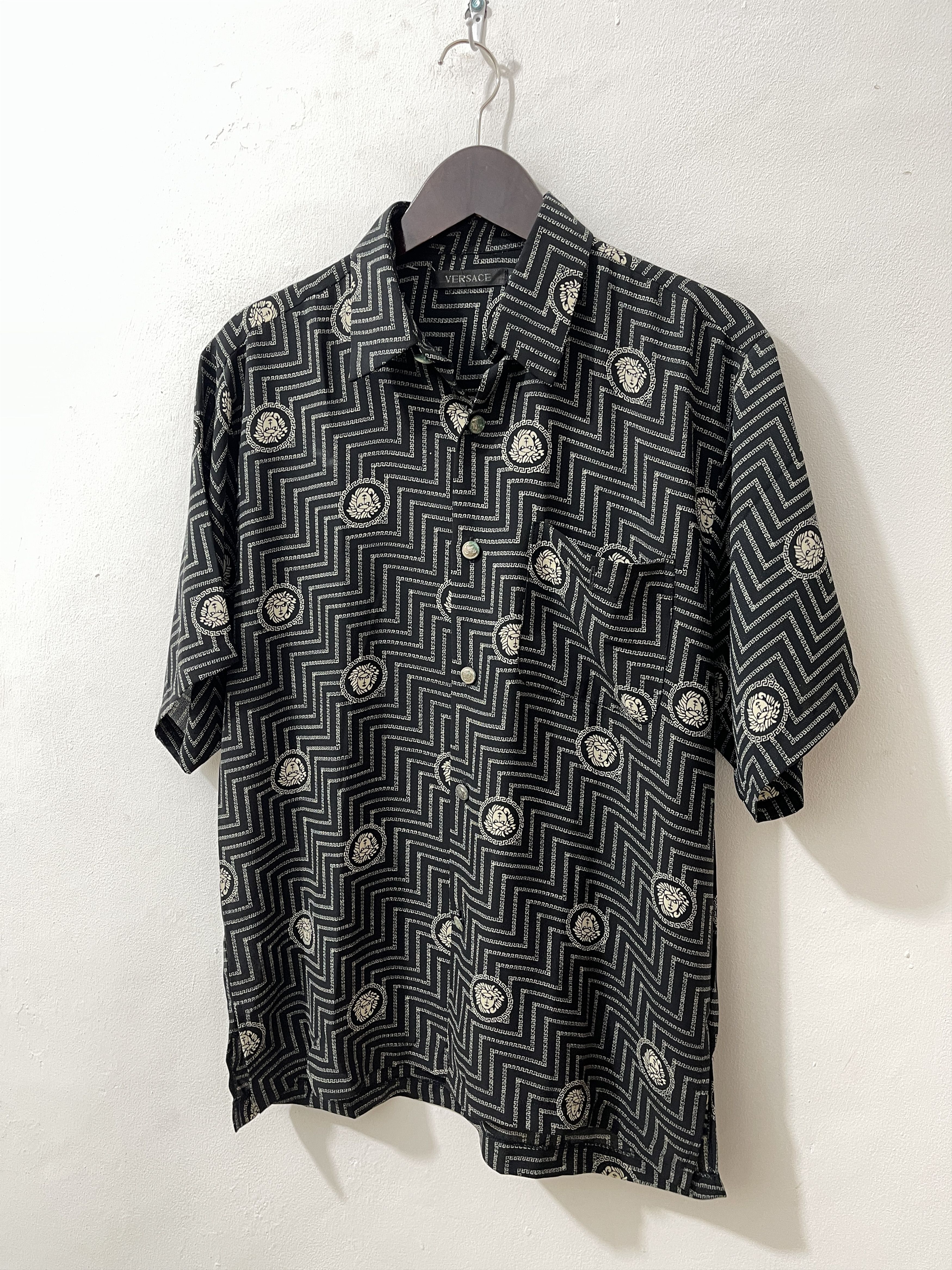 Versace Vintage Versace AOP Art Rayon Shirts Size US S / EU 44-46 / 1 - 3 Thumbnail