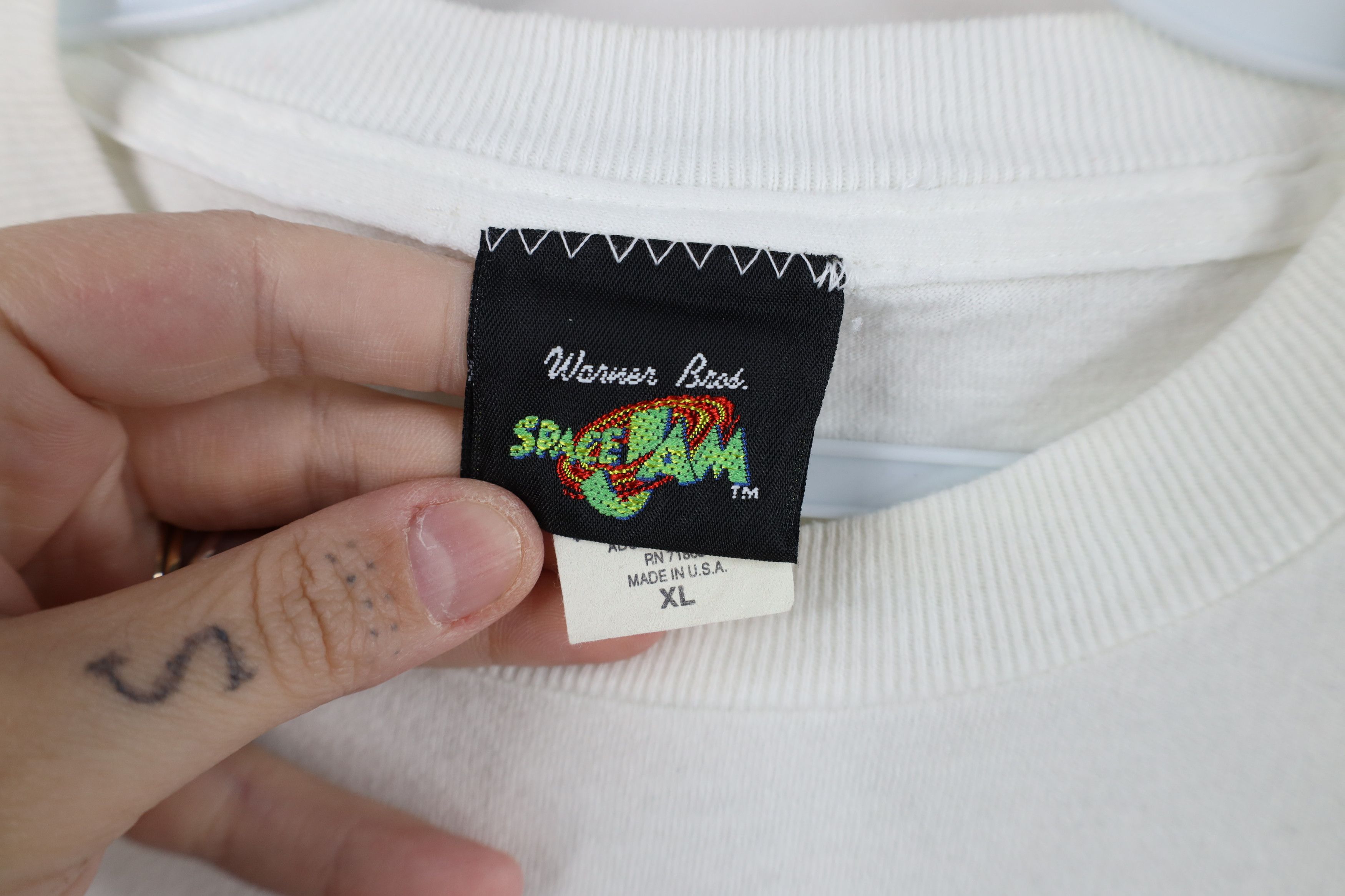 Vintage Vintage 90s Looney Tunes Space Jam Basketball T-Shirt USA Size US XL / EU 56 / 4 - 12 Thumbnail