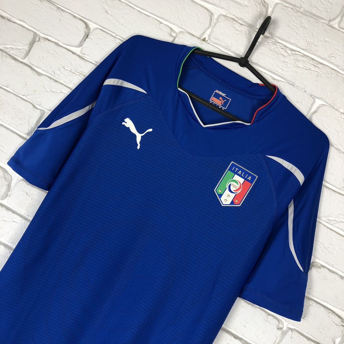 Puma × Vintage Italy national team 2010 2011 home jersey Size US M / EU 48-50 / 2 - 2 Thumbnail