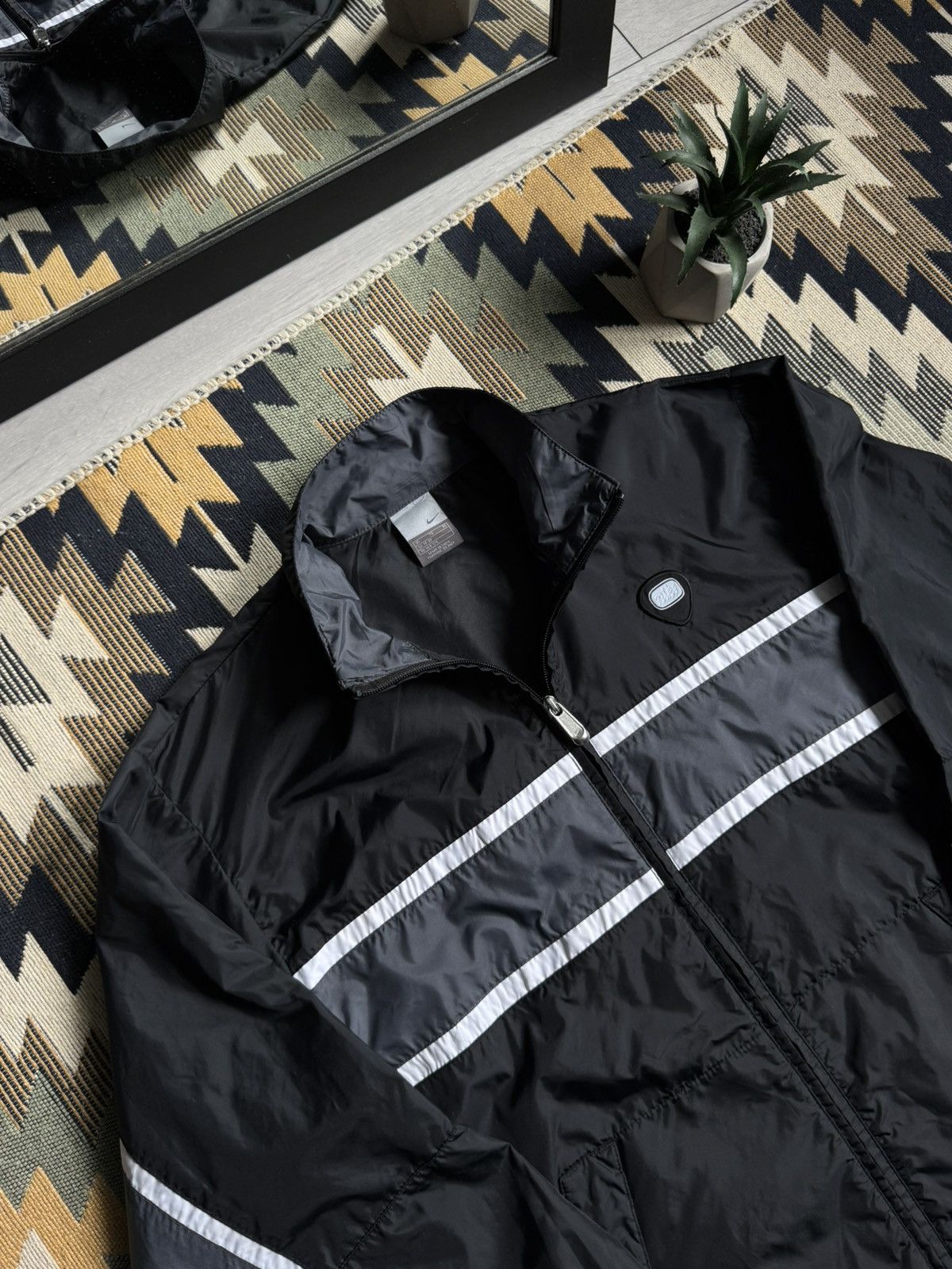 Nike Vintage 90’s Nike Nylon Logo Drill Y2K Jacket Size US S / EU 44-46 / 1 - 4 Thumbnail