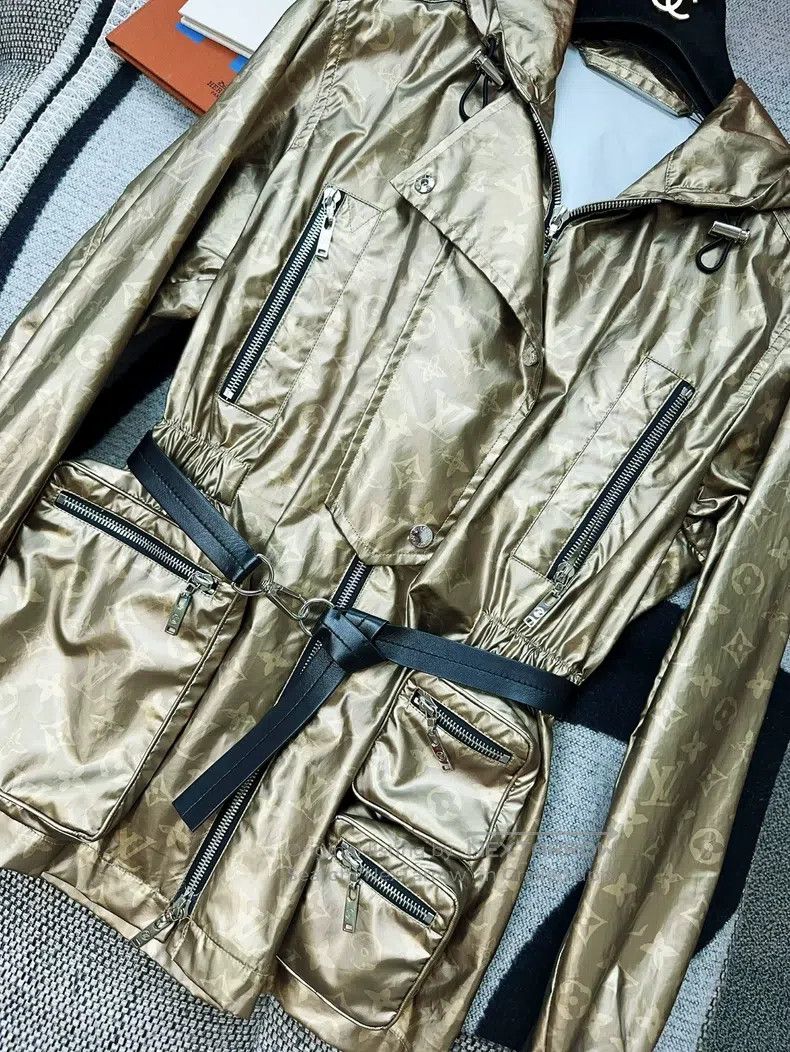 Louis Vuitton Louis Vuitton Light Gold Coated Full Logo Jacket Size XXS / US 00 / IT 34 - 4 Thumbnail