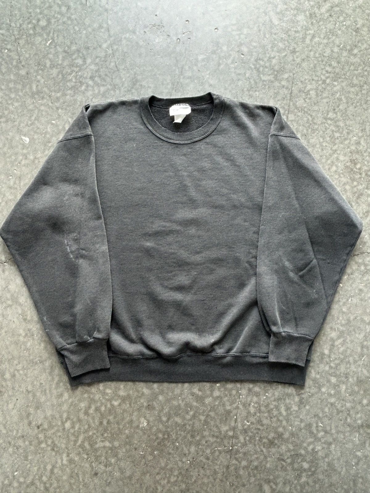Hanes Vintage 90s Faded Black Sweatshirt Boxy Fit Size US L / EU 52-54 / 3 - 1 Thumbnail