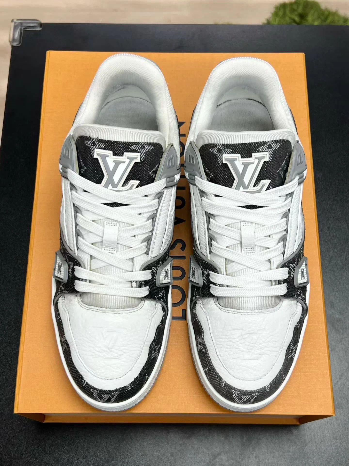 Louis Vuitton LV Trainer Gray White Denim UK6 Size US 7 / EU 40 - 3 Thumbnail