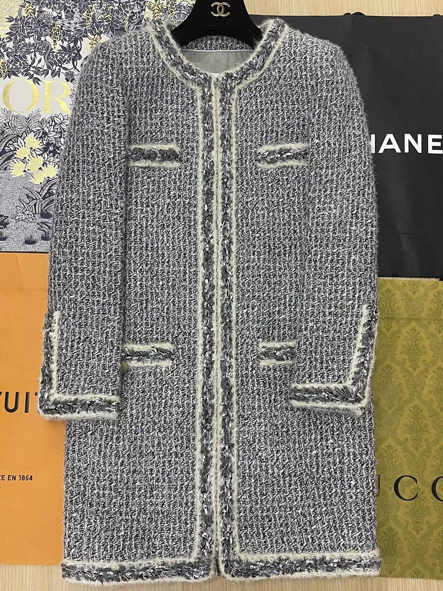 Chanel Chanel black white woven shimmer 4pocket classic jacket 34 Size XS / US 0-2 / IT 36-38 - 1 Thumbnail