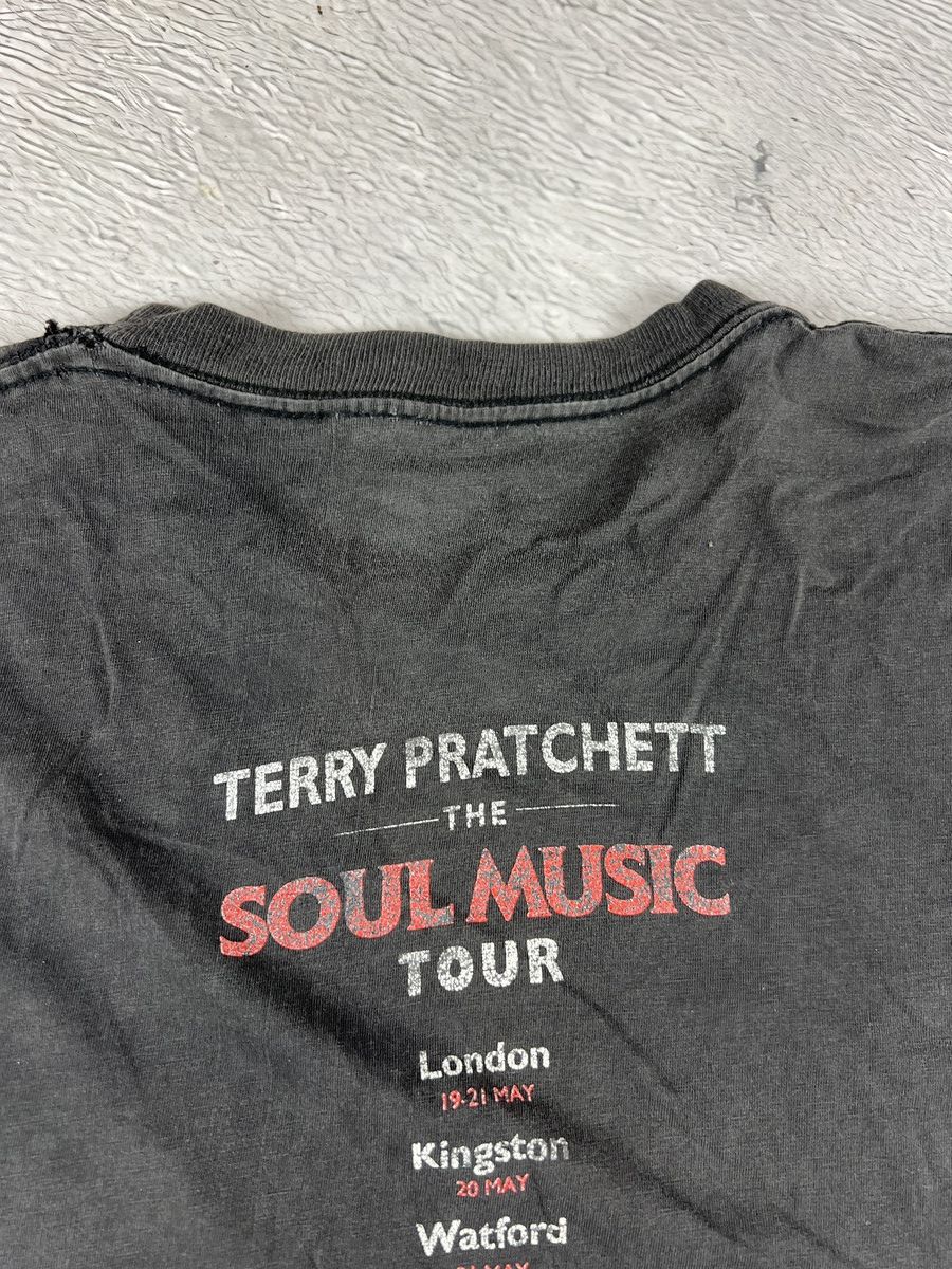 Band Tees Rare Vintage 90s Terry Pratchett Skull rider Death Dwarfs Size US XL / EU 56 / 4 - 14 Thumbnail