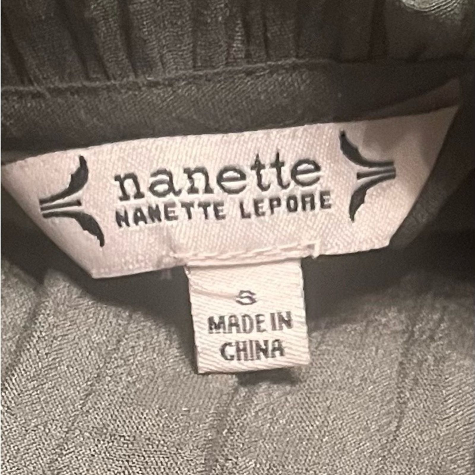 Nanette Lepore Nanette Lepore pin tucked woven sleeveless top, size Small. Size S / US 4 / IT 40 - 4 Thumbnail