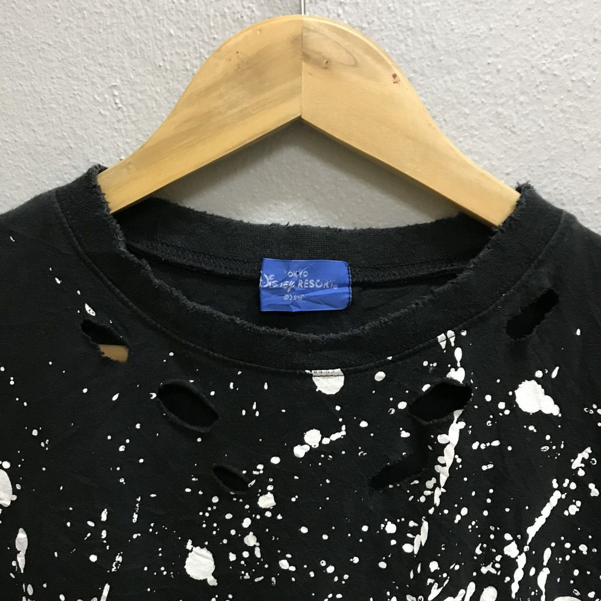 Disney Pirates Summer tokyo disney resort distressed Tshirt Size US S / EU 44-46 / 1 - 13 Thumbnail