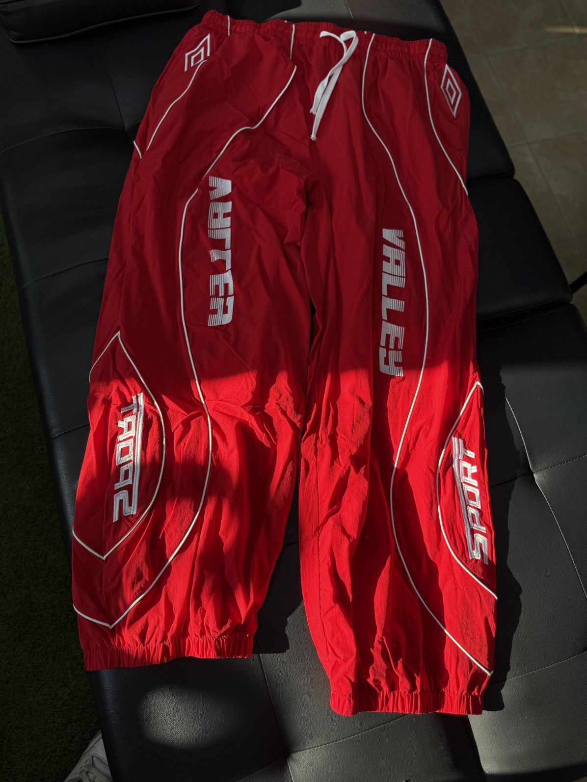 Vale Valley Red Baggy Shorts Brand New Size XXL (NEW) Size US 36 / EU 52 - 1 Thumbnail
