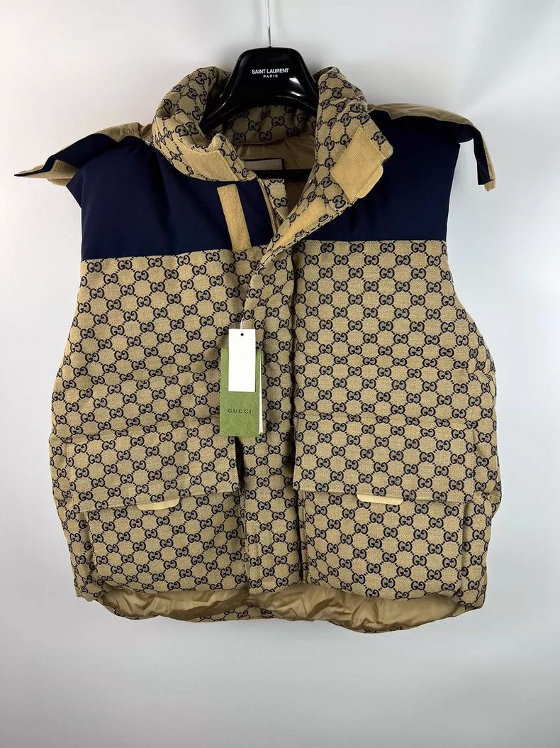 Gucci Gucci Full logo hooded down vest with presbyopia vest Size US M / EU 48-50 / 2 - 1 Thumbnail